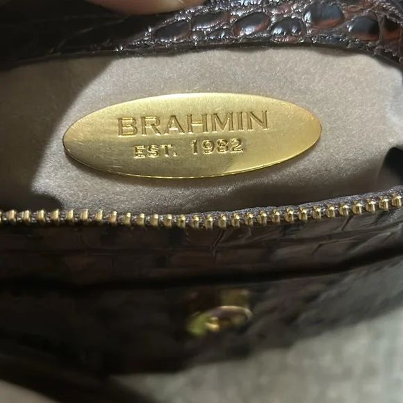 EUC Vintage Brahmin With Free Heels & Free Jewelry 2Rings 1Chain 1Earrings - Picture 15 of 17
